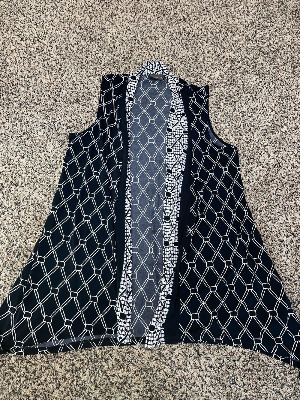 Travelers By Chicos Sleeveless Black & White Geometric Open Front Top Sz 1 NWOT